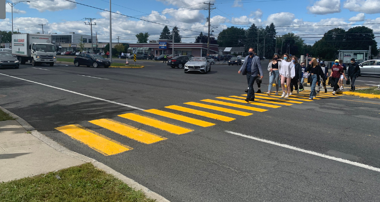 Début des travaux de sécurisation de la traverse piétonne à l’intersection Maple / 116