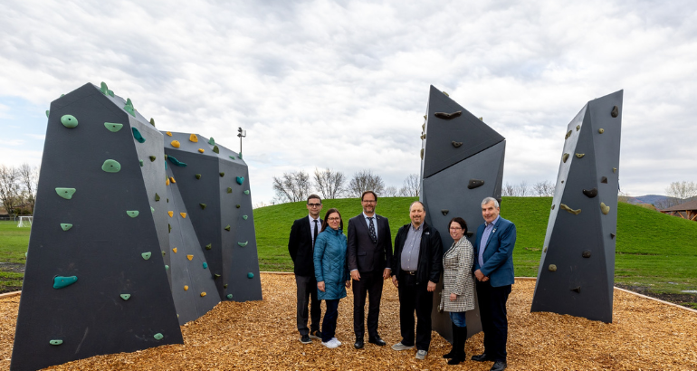 McMasterville est heureuse d’inaugurer ces nouveaux modules d’escalade extérieurs!