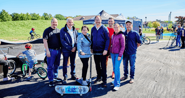 Retour sur l’inauguration de la toute nouvelle piste à rouleaux (pumptrack) de McMasterville!