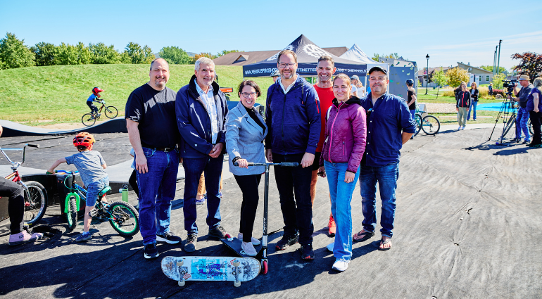 Retour sur l’inauguration de la toute nouvelle piste à rouleaux (pumptrack) de McMasterville!