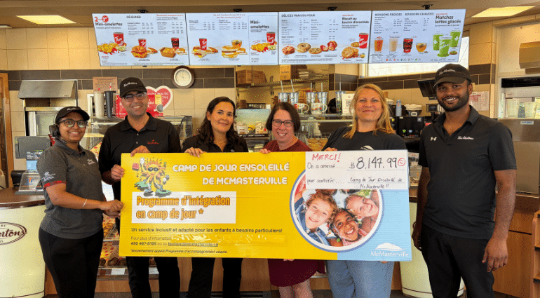 Plus de 8 000 $ remis au Camp de jour Ensoleillé de McMasterville grâce à la campagne Biscuit sourire 2026 de Tim Hortons!